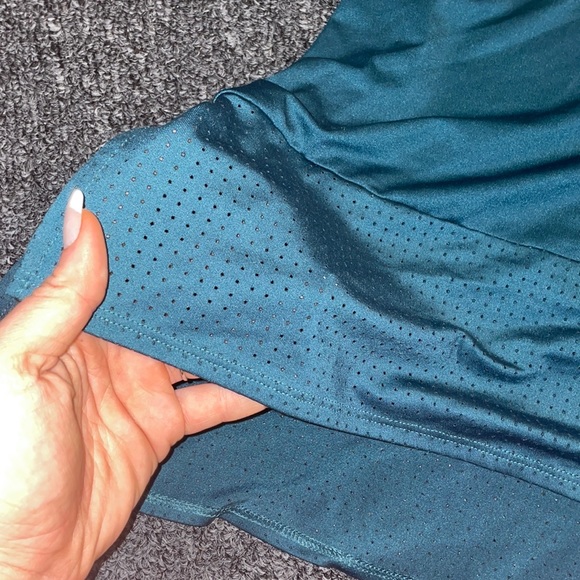 Dark green workout top - Picture 2 of 4